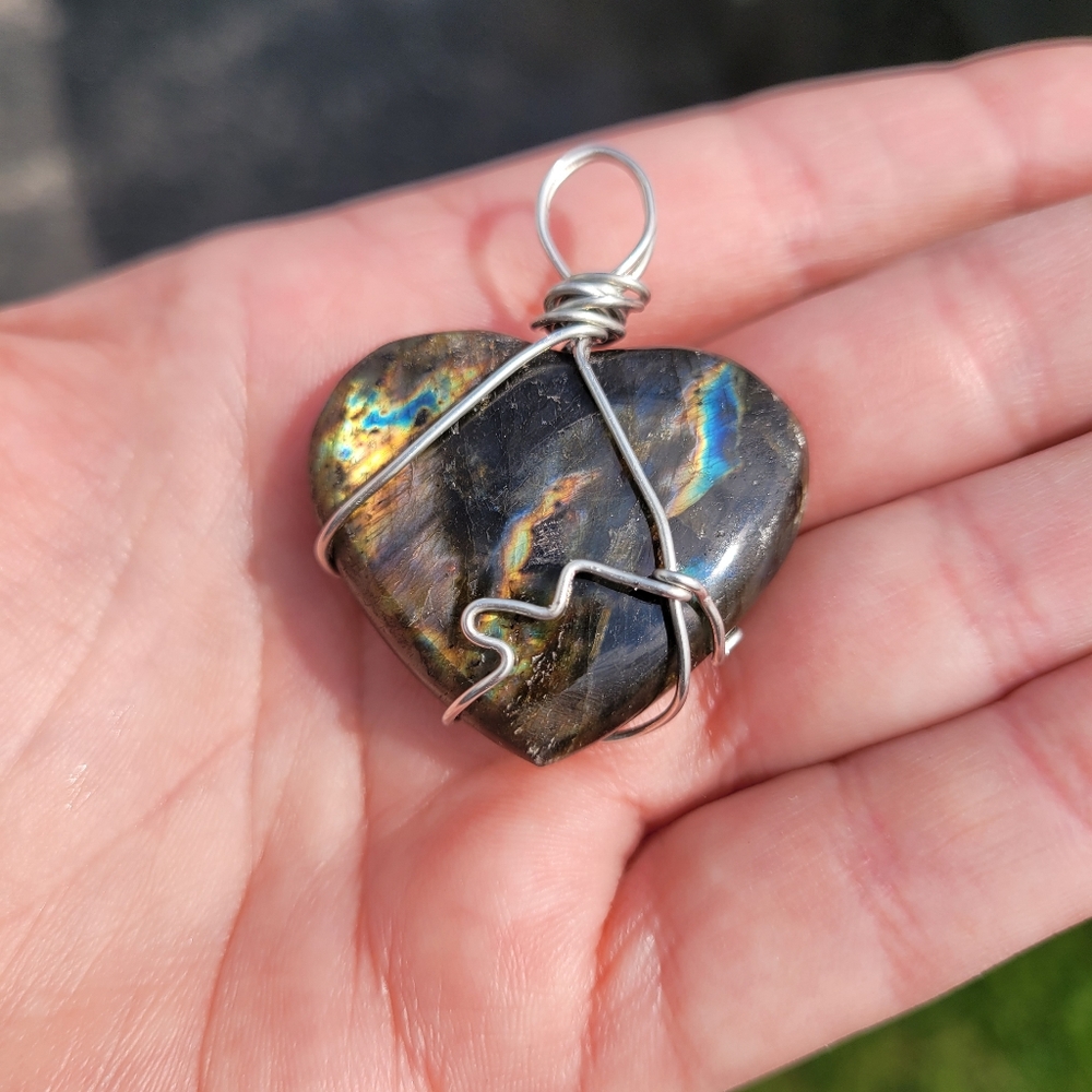 Labradorite wire wrapped pendent - Picture 4 of 6